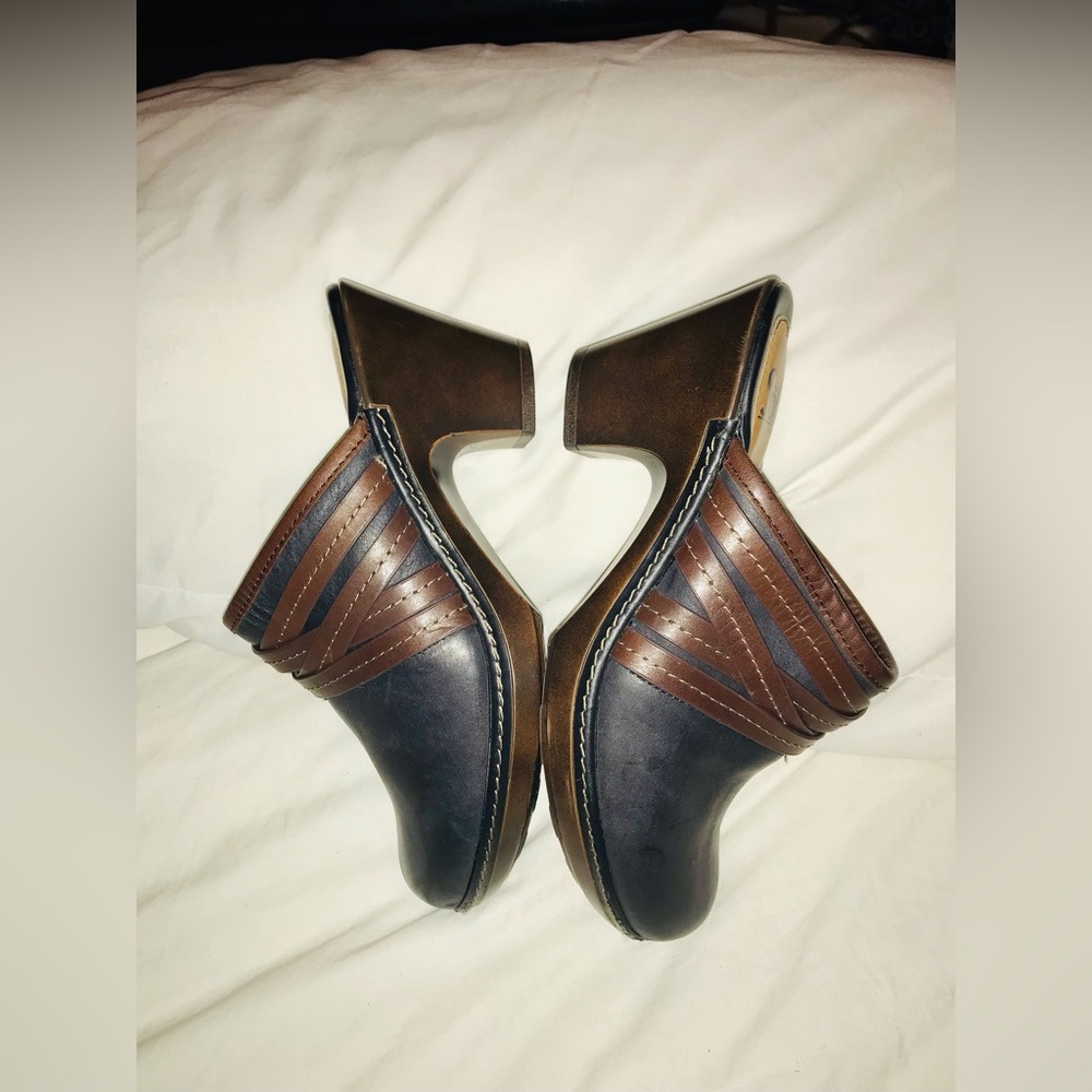 Sofft like new Leigh Mules, size 6.5 M. Black/Brown Real Leather & Wood.
